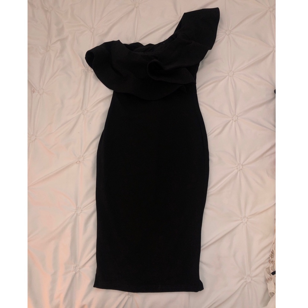 Lulu’s one shoulder body-con ruffle dress